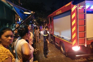 Cảnh sát nổ súng bắt thanh niên dọa cho nổ tung nhà