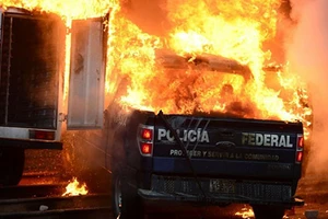 Sinh viên Mexico xuống đường đốt công sở