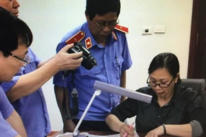 ‘Lừa’ tòa án đẩy con nợ vào tù