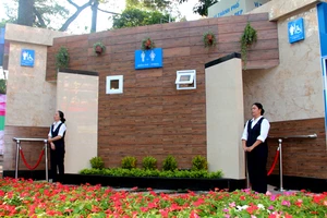 Cần gấp nhà vệ sinh cho nữ giới