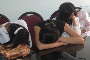 Hàng chục cô gái bị lừa bán ra xứ người