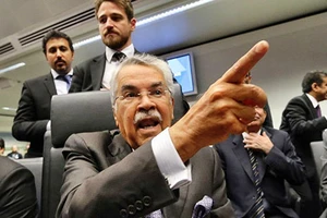 Giá dầu giảm do Saudi Arabia 'kè' Mỹ