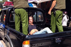 Cuồng ghen, vào bệnh viện truy sát ‘tình địch’