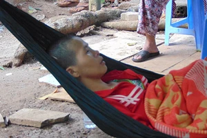 Khởi tố vụ hai trẻ bị nghi tiêm thuốc diệt cỏ