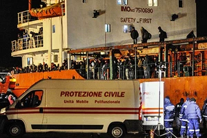 Chuyến tàu thứ hai chở người nhập cư trôi dạt ở Ý