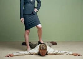 Chồng bị vợ bạo hành suýt mất mạng