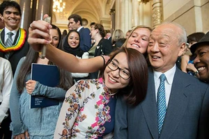 Cô gái Việt ‘mê’ luật biển