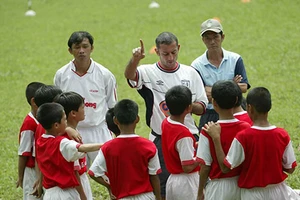 Lò ‘Tây’ và bóng ta 