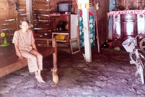 Công an tự ý vào khám nhà dân