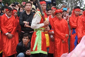 Lễ hội chém lợn: Hủ tục lạc hậu, phải dẹp bỏ!