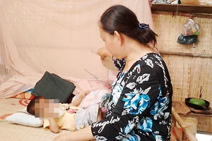 Biết trẻ nhiễm HIV, vẫn quyết nhận nuôi