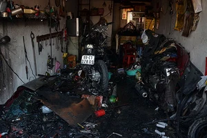 Đốt rác gây cháy phòng trọ