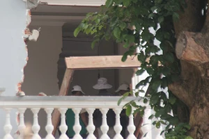 Gia đình tướng Thạch tự tháo dỡ biệt thự trái phép