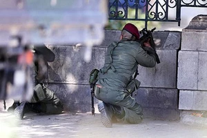 Bọn khủng bố tấn công Quốc hội Tunisia