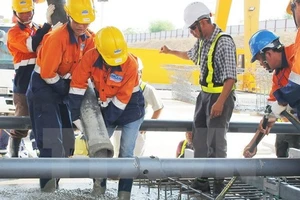 Đúc đốt dầm đầu tiên của tuyến tàu điện ngầm số 1