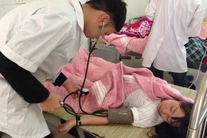 Hơn 100 công nhân ngộ độc 