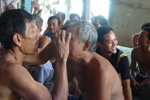 Thầy ‘thổi’ chữa bệnh ở An Giang