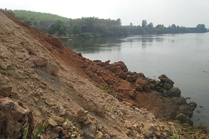 Đồng Nai: Lại thêm một vụ lấn sông