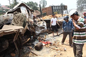 Xe tải mất thắng, sáu người chết oan