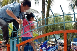 Vụ công viên nước quá phản cảm 