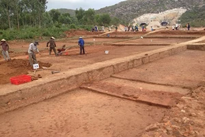 Đường cao tốc ‘đụng’ di tích Chăm 