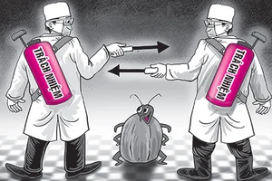 Đẩy qua, đá lại con… ve chó!