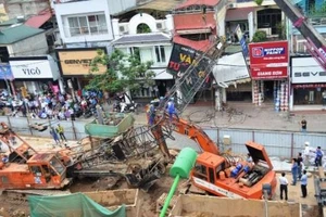 Hà Nội - mùa sắt rụng