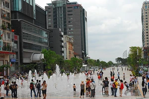 Khai thác hiệu quả phố đi bộ Nguyễn Huệ