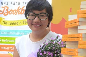 Khải Đơn viết để khỏi thấy mình hèn 