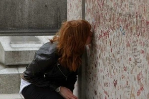 Nàng sống, mà xem như đã chết...