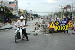 Dân cản thi công mở rộng quốc lộ 1A