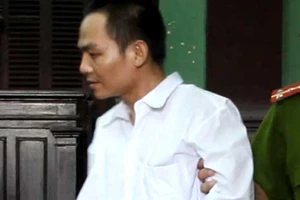 Nghịch tử giết cha bỏ vào bao, mang đi vứt xác cách 180 km 