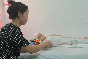 Cháu bé ở nhà giữ trẻ không phép bị chấn thương sọ não