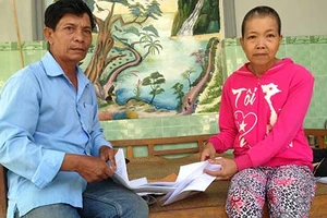 Đình chỉ điều tra vợ chồng ông bán vé số