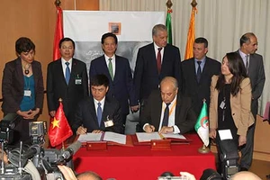 Thủ tướng Việt Nam và Algeria dự lễ ký thỏa thuận hợp tác dầu khí