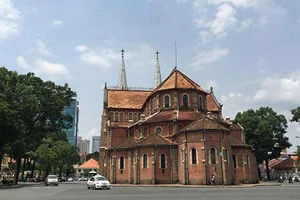 Công phu trùng tu nhà thờ Đức Bà 