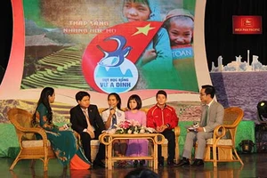 Rời Trường Sa đi dự đại hội cháu ngoan Bác Hồ