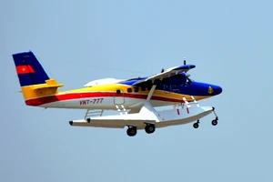 Ngắm TP.HCM từ trên cao bằng thủy phi cơ