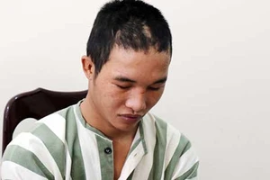 Hào Anh trộm máy tính của chủ