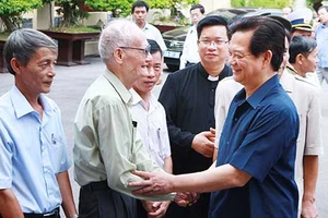  Giữ môi trường hòa bình để phát triển