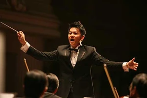 Công diễn vở múa đương đại Vọng phu biển