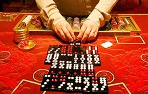 Thua bạc 200 triệu, bị ‘giam’ ở Campuchia