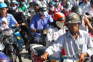 Nhiều nơi muốn ngưng thu phí xe máy