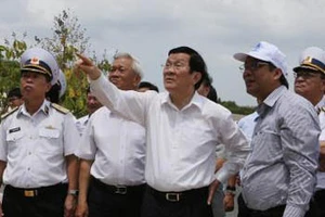 Chủ tịch nước kiểm tra công trình tượng đài chiến sĩ Gạc Ma