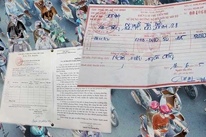 Phí xe máy: Bỏ không ổn, thu không xong!