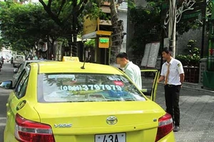 Có taxi đưa người say về: Đỡ lo!