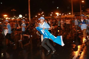 Nụ cười gượng và thói đỏng đảnh của sao