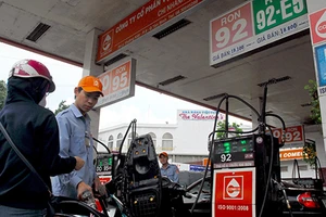 Xóa sổ toàn bộ xăng A92: Không dễ!