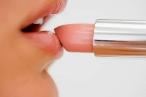 Kiểm tra đột xuất việc thu hồi mỹ phẩm có paraben