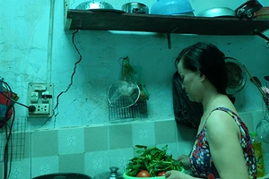 Nhà nứt toác dọc tuyến đường hiện đại